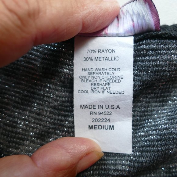 Questions Butterfly Top- Size M - Picture 9 of 10